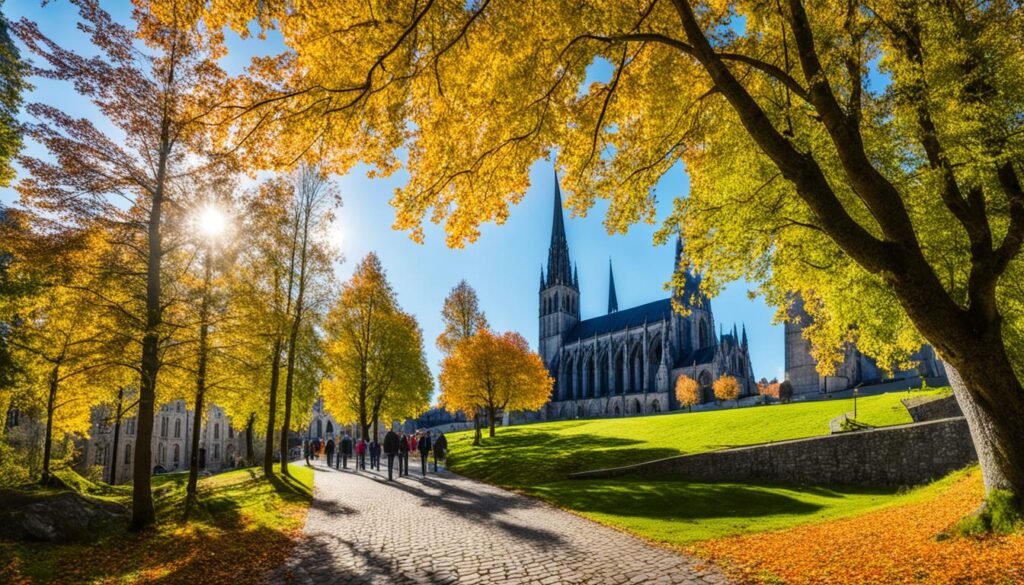 best time to hike Nidaros Cathedral best time to hike Nidaros Cathedral
